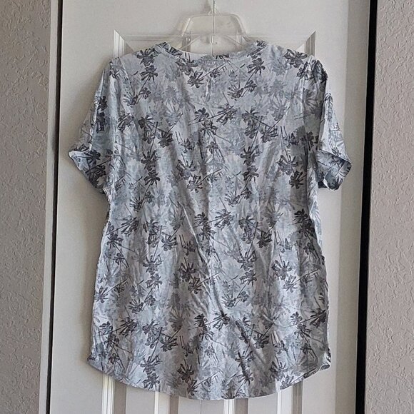 Set of 2 Aeropostale Gray & White Tropical Pattern Graphic Women's Tees Size XL - Picture 13 of 16